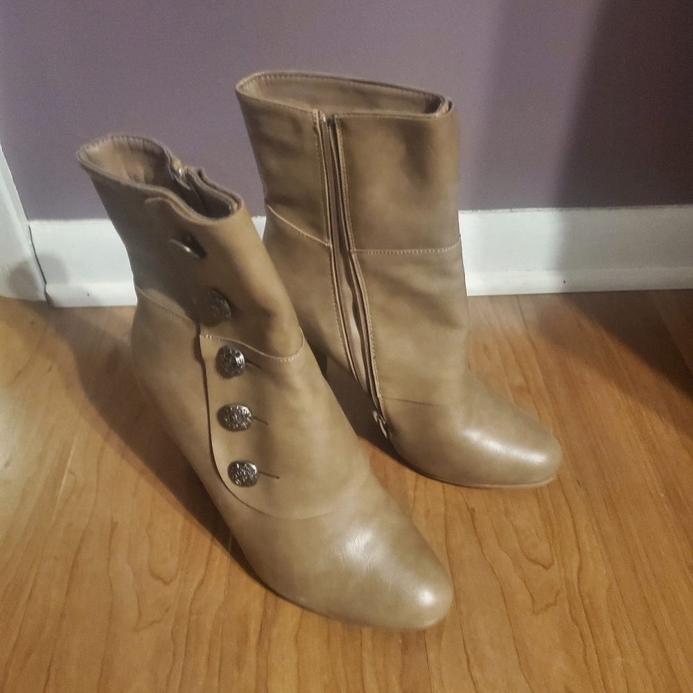 Boots - Picture 2 of 3